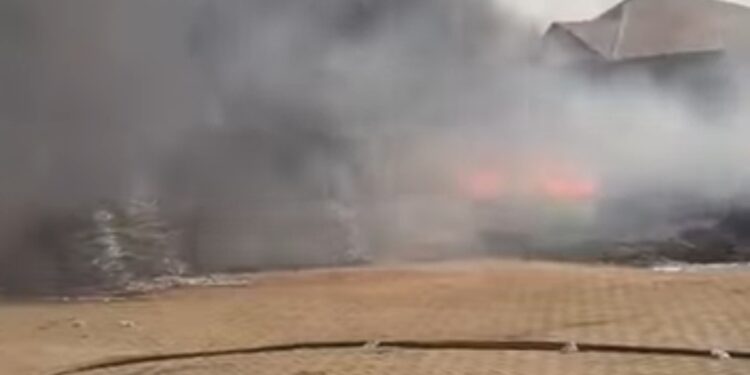 Incendie à l’entrepôt EDG de Sonfonia : la protection civile maîtrise le sinistre sans impact sur la distribution d’électricité