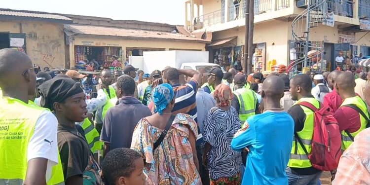 Assainissement à Matoto : un consortium d’ONG, dont la Fédération des gestionnaires des déchets de Guinée, lance une campagne d’information et de sensibilisation