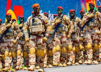 Mamadi Doumbouya décore plusieurs sous-officiers du Groupement des forces spéciales ( Décret)