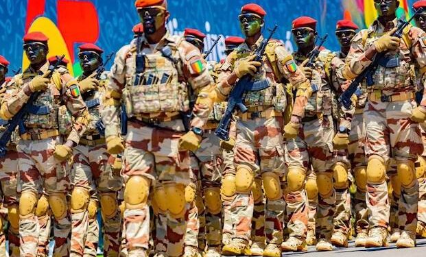 Mamadi Doumbouya décore plusieurs sous-officiers du Groupement des forces spéciales ( Décret)