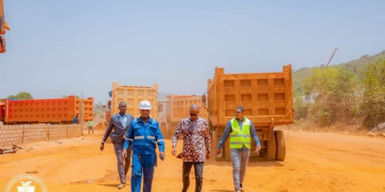 Décharge de Baritodé à Coyah: le Ministre de l’Assainissement en visite de terrain pour constater l’avancement des travaux