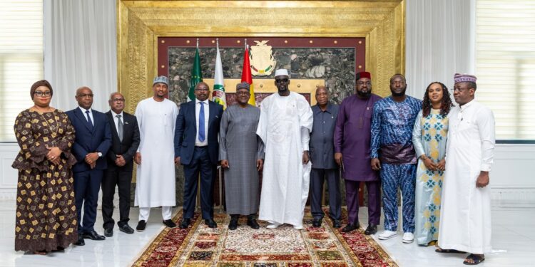 Palais Mohamed V: le Président de Mamadi Doumbouya a reçu l’homme d’affaire nigérian Aliko DANGOTE