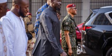 Kaloum: le Président Mamadi Doumbouya s’est offert un bain de foule dans les rues du centre ville