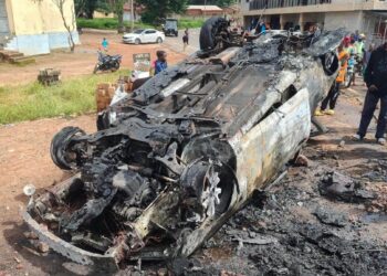 Kindia : un véhicule entièrement détruit par un incendie à Yabara