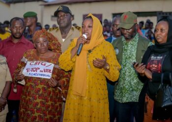 Cas de viol collectif à Mandiana: la Ministre de la Femme en mission à Dioma-Balandou, dans la sous-préfecture de Kondianakoro