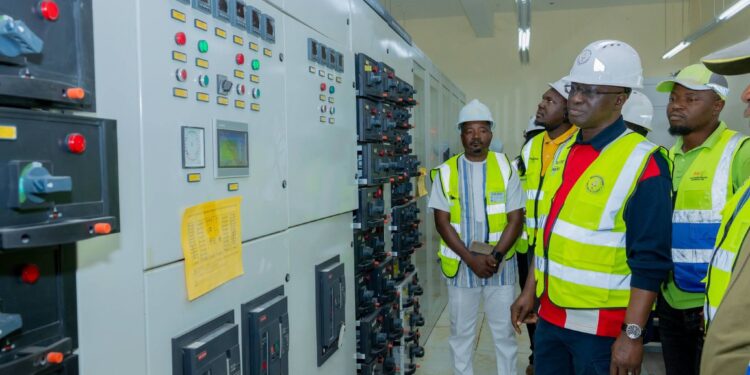 Projet d’interconnexion électrique Guinée-Mali: le Ministre Laye Sékou Camara salue l’avancement du poste électrique 225 Kv de Fomi
