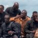 Accueilli par une foule en liesse, Mamadi Doumbouya regagne la capitale Conakry