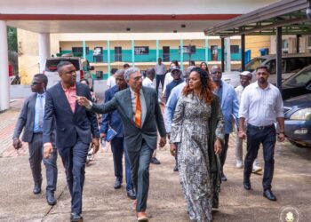 Guinée: la Ministre de la Santé a visité le site de l’Hôpital International Indo-Guinéen pour évaluer l’état des travaux