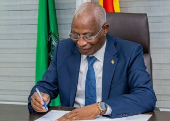 Dernière minute: le Premier ministre signe la demande de candidature de la Guinée pour l’organisation des éditions 2032 et 2036 de la CAN