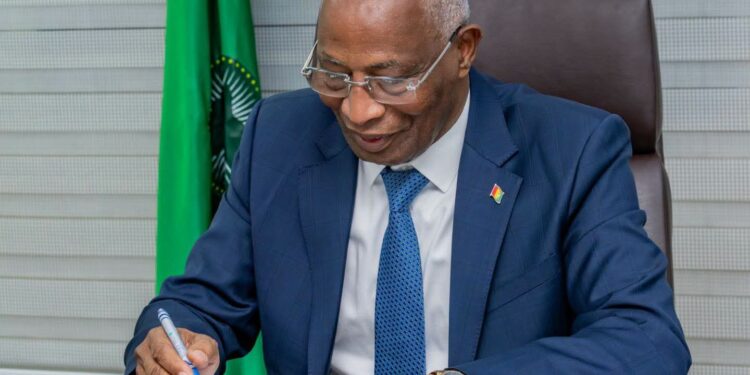 Dernière minute: le Premier ministre signe la demande de candidature de la Guinée pour l’organisation des éditions 2032 et 2036 de la CAN