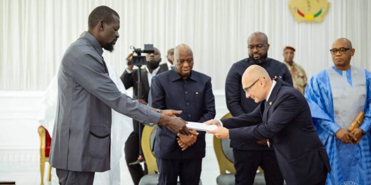 Diplomatie: Dix (10) nouveaux ambassadeurs ont successivement présenté leurs lettres de créance au Président Mamadi Doumbouya