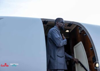 Retour à Conakry du Président Mamadi DOUMBOUYA après sa visite d’État en Côte d’Ivoire