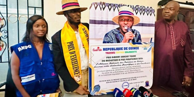 Distinction : Sékou Jamal Pendessa (SPPG) reçoit le Prix d’Excellence Almamy Samory Touré