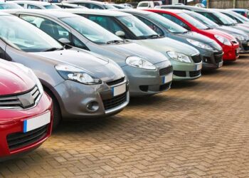 Importation de véhicules d’occasion en Guinée : la DGI et la Direction Générale des Douanes rappellent les obligations fiscales et réglementaires